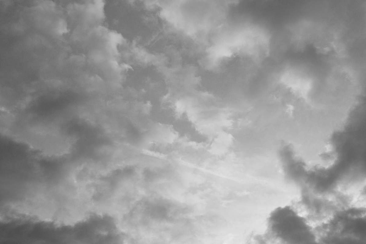 Partendo dalla nota canzone di Rino Gaetano uno scatto dedicato al cielo. 
Nella storia della fotografia: sono famosi i precedenti di autori importanti come: gli Equivalents di Alfred Stieglitz, la Verifica n° 5 - L’Ingrandimento di Ugo Mulas, oppure ∞ Infinito di Luigi Ghirri.